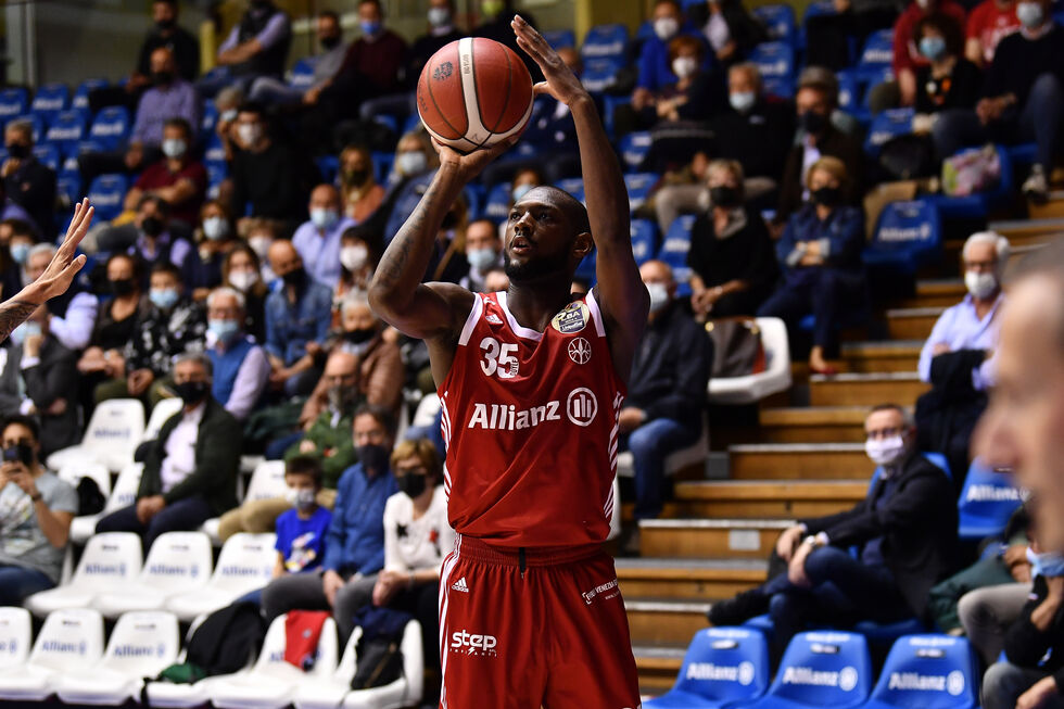 Guerri Napoli, ufficiale la firma della guardia Milton Doyle