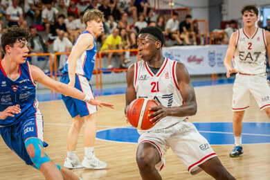 EA7 Milano đấu Trento ở trận chung kết U17 Kellogg’s