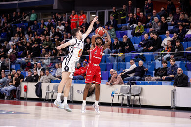 APU Old Wild West Udine vs EA7 Milano: Tỷ lệ kèo bóng đá và dự đoán cuộc đối đầu lịch sử