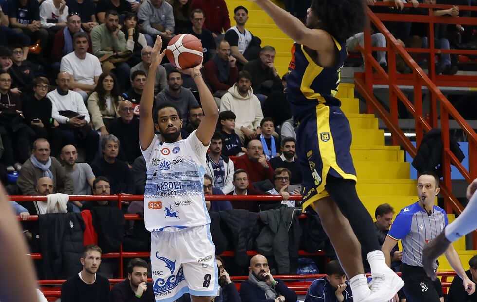 Openjobmetis Varese - Napoli Basket sabato alle 20.30 (live su DAZN ed Eurosport 2), Woldetensae e De Nicolao sono gli ex della partita