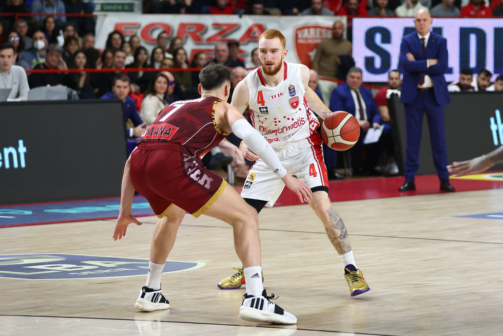 La 172ª sfida della classica Openjobmetis Varese – Virtus Segafredo Bologna live domenica alle 17 su DAZN