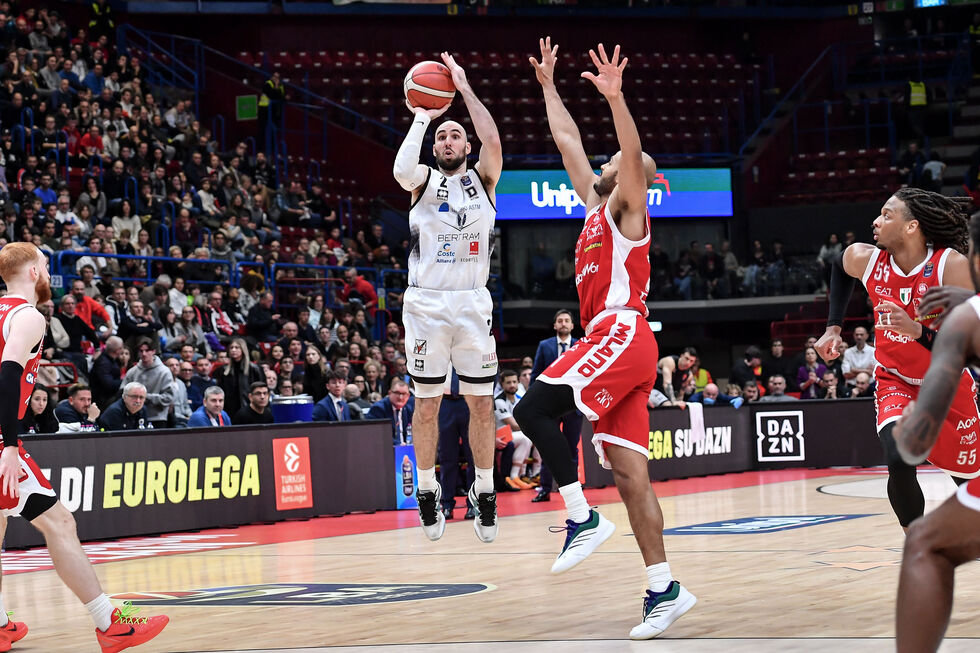 Kuhse e Gorham guidano la Bertram Derthona Tortona al blitz sul campo dell'EA7 Emporio Armani Milano