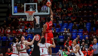 Kết thúc Game 1: EA7 Emporio Armani Milano đại thắng Reggio Emilia 96-84