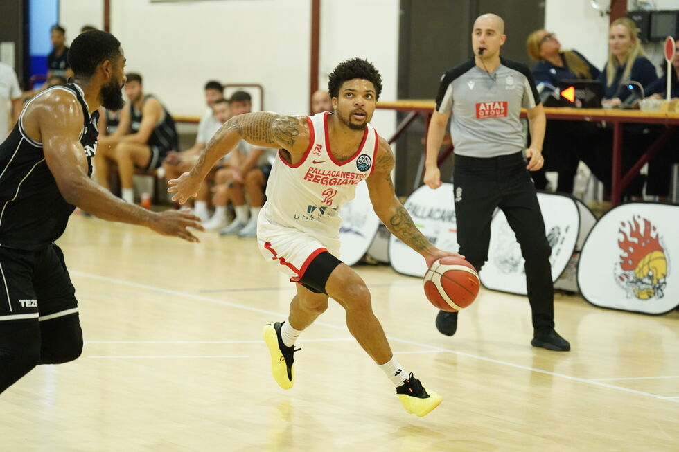 La UNA Hotels Reggio Emila vince l'amichevole di Scandiano contro la Tezenis Verona (77-69)
