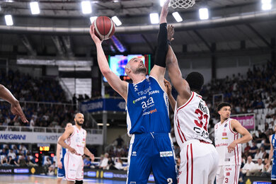 Brescia hạ Milano 85-79 ở Gara 2, cân bằng serie 1-1