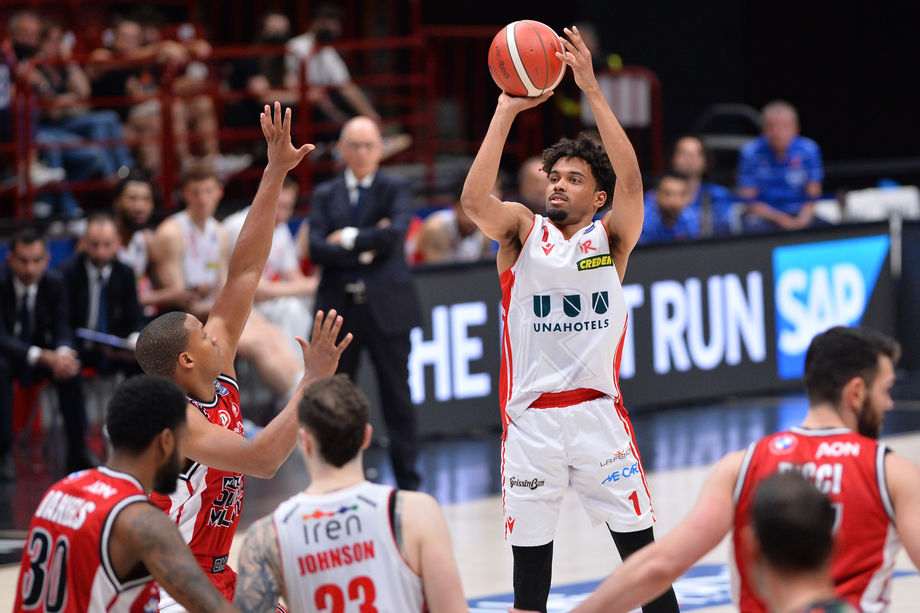 UNAHOTELS Reggio Emilia, nella sconfitta di Gara 1 a Milano il miglior Stephen Thompson di questo campionato (21 punti e 24 di valutazione)