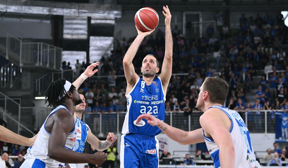 Banco di Sardegna Sassari - Germani Brescia (domenica ore 18.15, live su DAZN), Della Valle a -3 triple da quota 600 realizzate in Serie A