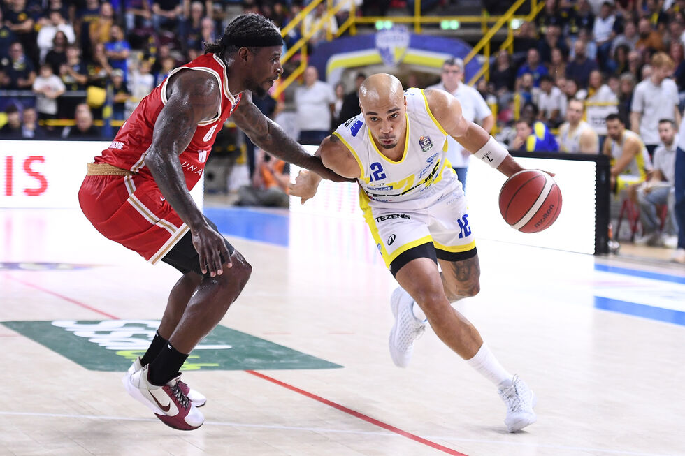 La Tezenis Verona piega la UNA Hotels Reggio Emilia per 94-81 guidata da Tobey e Andrews
