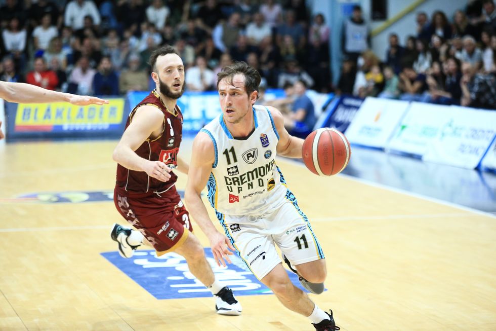 Denegri e Lacey decisivi, la Vanoli Basket Cremona rimonta e stende l'Umana Reyer Venezia al fotofinish