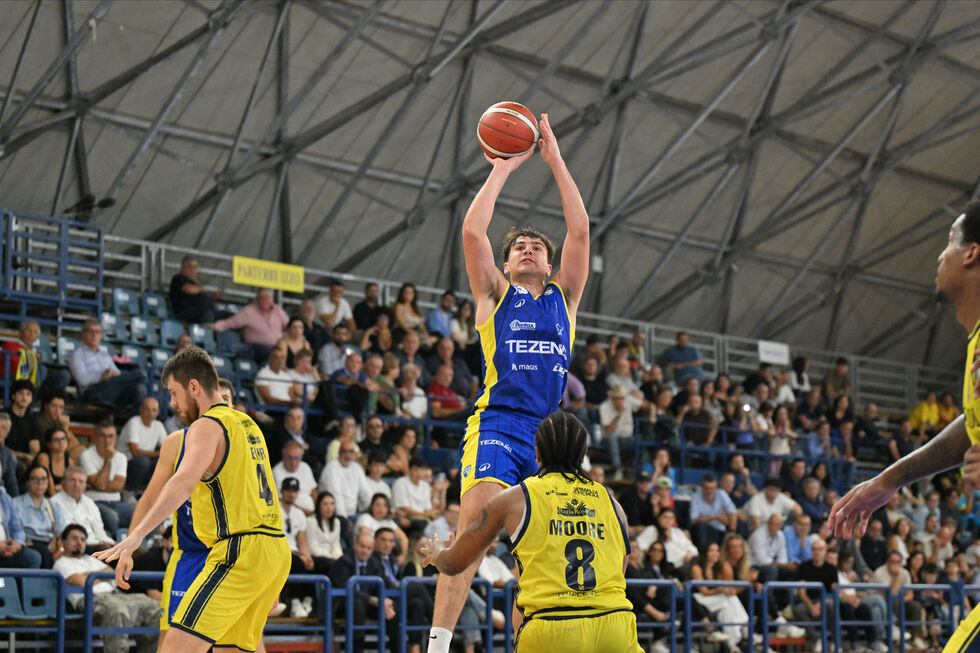 Zampini e Tobey guidano la Tezenis Verona al successo nel finale sul campo della Longobardi Scafati Basket (82-89)