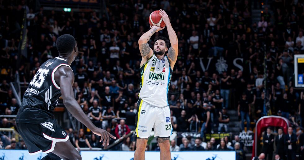 Acqua S.Bernardo Cantù - Vanoli Basket Cremona apre il programma domenicale alle ore 16.00 (live su LBATV e Sky Sport Basket)