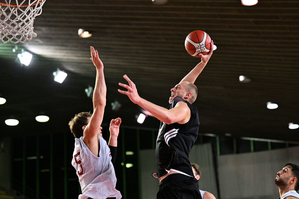 La Virtus Olidata Bologna batte la Libertas Livorno per 85-65 e vola in finale al Trofeo Lovari