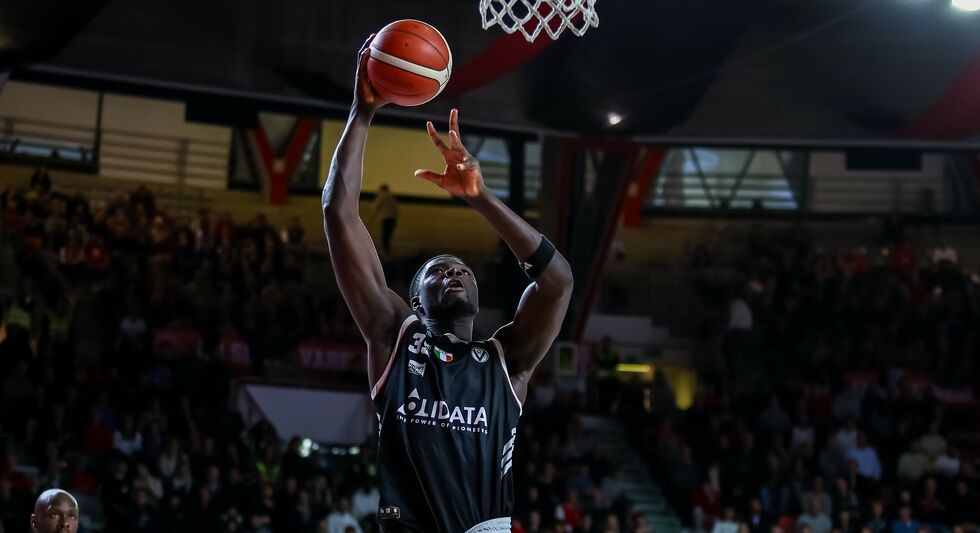 Virtus Olidata Bologna - UNA Hotels Reggio Emilia domenica ore 18.30 (live su LBATV): Diouf, Taylor e Vitali sono gli ex della partita
