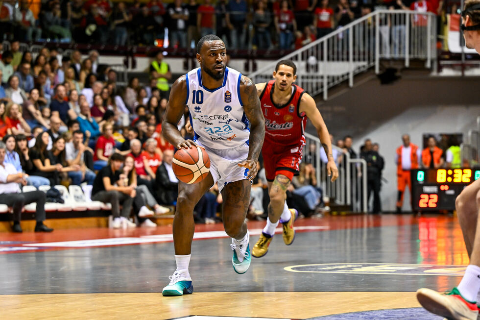 Burnell inarrestabile, la Germani Brescia batte in volata la Pallacanestro Trieste (82-86)