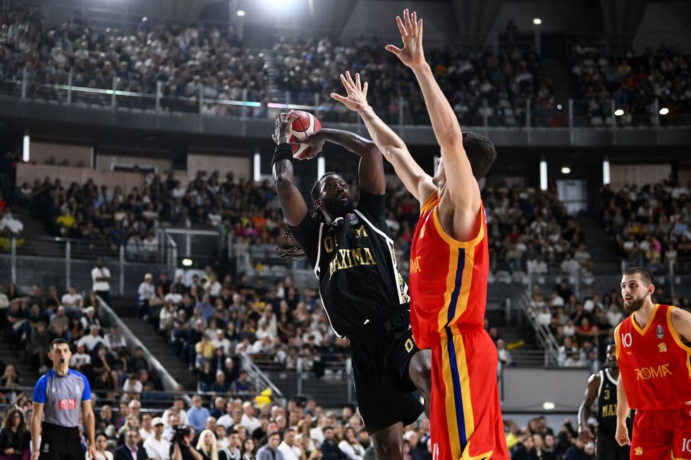 Holiday e Brown decisivi, la Maxima Roma vince per 96-95 il derby contro la BC Roma