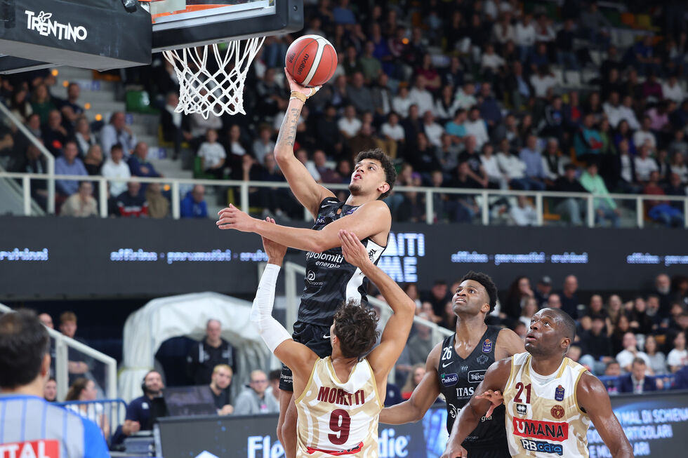 Cale ed Ellis guidano la Dolomiti Energia Trentino al successo contro l'Umana Reyer Venezia