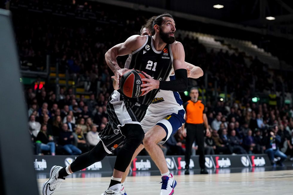 Eurolega: Shengelia e Hackett trascinano la Virtus Segafredo Bologna al successo contro il Fenerbahçe Beko Istanbul