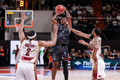 Derthona Tortona thắng thuyết phục Reyer Venezia 82-71, thu hẹp khoảng cách lên 1-2