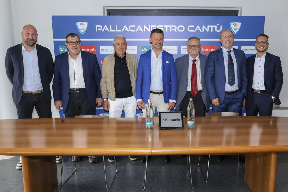 Acqua S.Bernardo Cantù, presentato il GM Giofrè: “Molto felice di far parte di un progetto che si affaccia verso una nuova epoca”