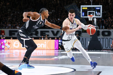 Trento thắng 87-84 ở Bologna, cân bằng tỷ số 1-1