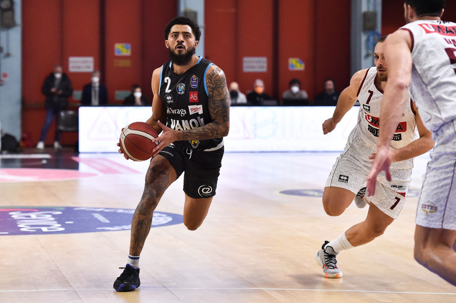 Vanoli Cremona, rescissione consensuale del contratto con Jalen Harris