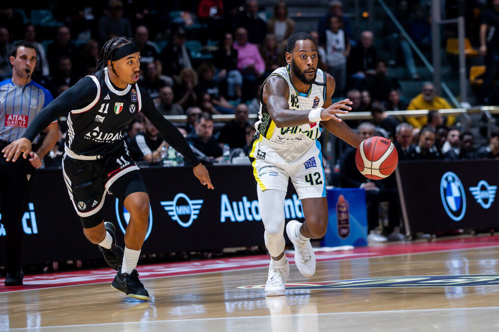 La Vanoli Basket Cremona completa il blitz sul campo della Virtus Olidata Bologna (69-86) guidata da Durham e Willis