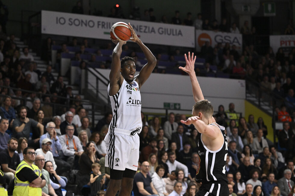 Virtus Olidata Bologna - Vanoli Basket Cremona (lunedì alle 20.00, live su LBATV, Sky Sport Uno e Sky Sport Basket) è il posticipo della 3ª giornata