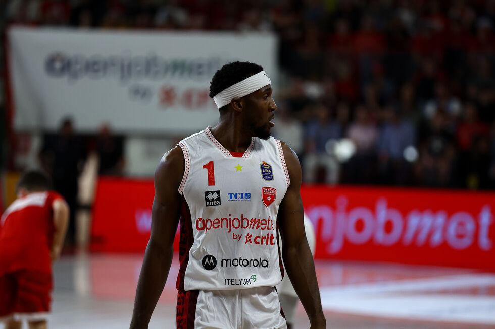 Openjobmetis Varese, rescissione consensuale del contratto con Carlos Stewart