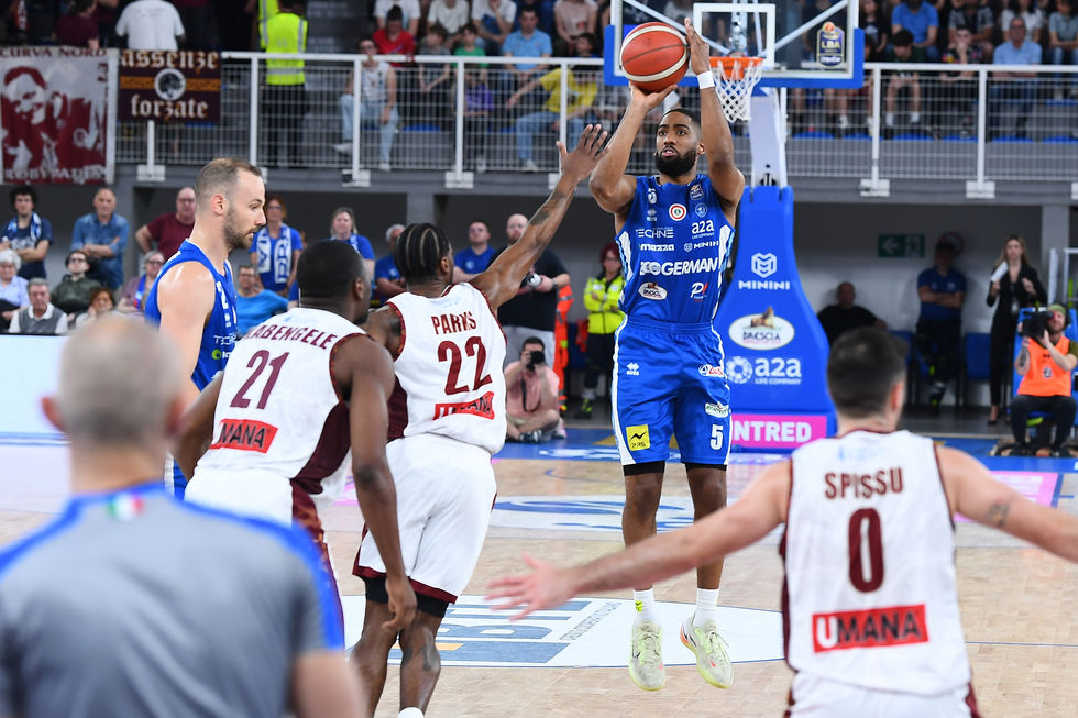 Massinburg e Burnell trascinano la Germani Brescia al successo in volata nel big match contro l'Umana Reyer Venezia