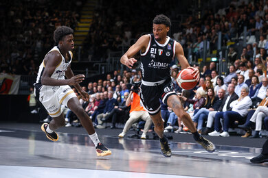Derrick Alston Jr. gãy xương bàn tay trái, nghỉ dài hạn