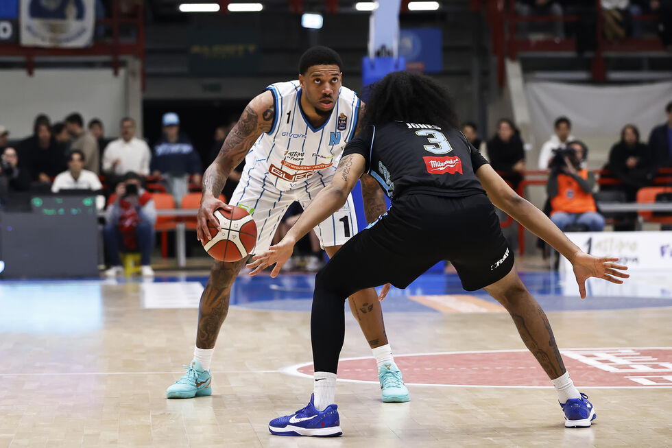 Vanoli Basket Cremona - Guerri Napoli domenica alle 17.30 (live su LBATV), ottava sfida tra le squadre