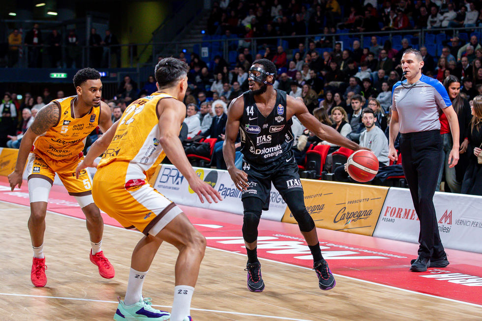 Dolomiti Energia Trentino – Carpegna Prosciutto Pesaro domenica alle 18 (live su DAZN), 19ª sfida tra le due squadre