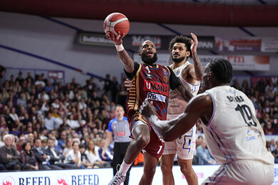 Reyer Venezia vùng lên hiệp 2, hạ Tortona 87-75 dẫn 2-0