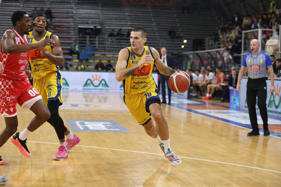 Il derby campano Napoli Basket - Givova Scafati domenica alle 18.15 live su DAZN e DMAX, Andrea Cinciarini a -9 da quota 4000 punti segnati in Serie A 