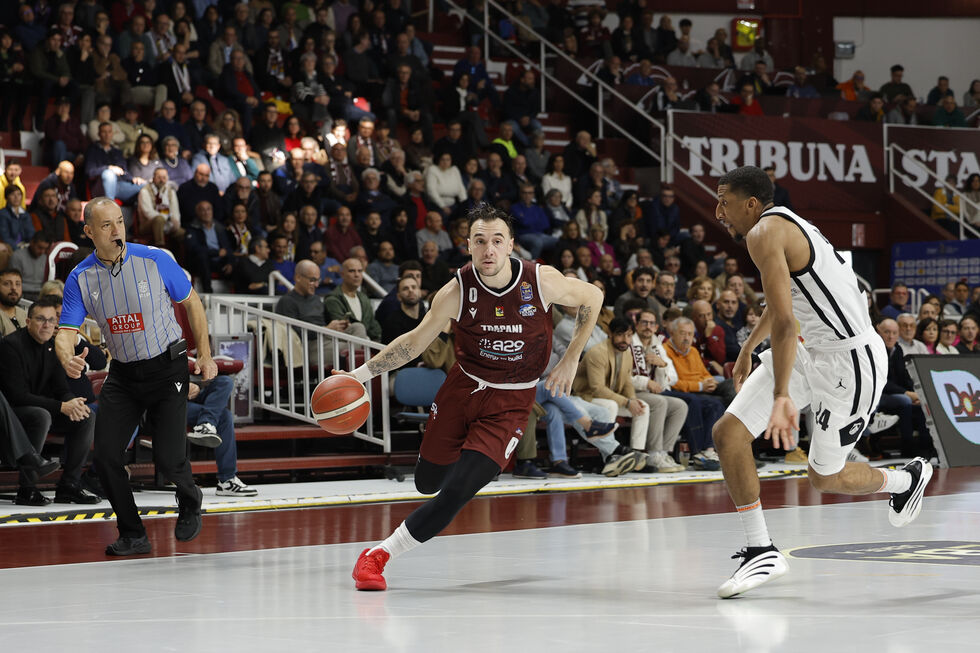 La Trapani Shark vince per 91-73 nel lunch match contro l'APU Old Wild West Udine guidata da Cappelletti e Notae