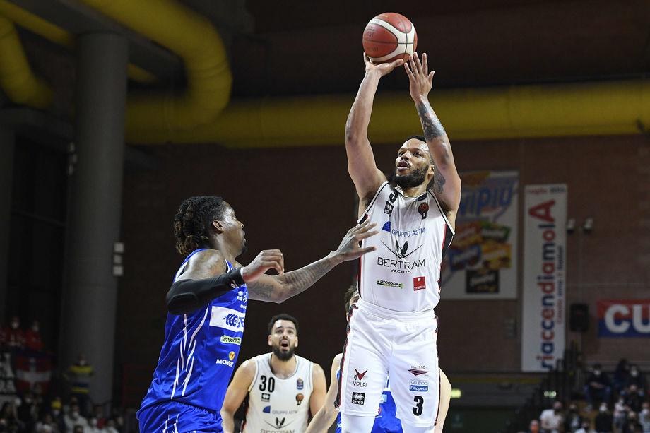Con Wright e Macura protagonisti, la Bertram Tortona rimonta e manda k.o. la Germani Brescia