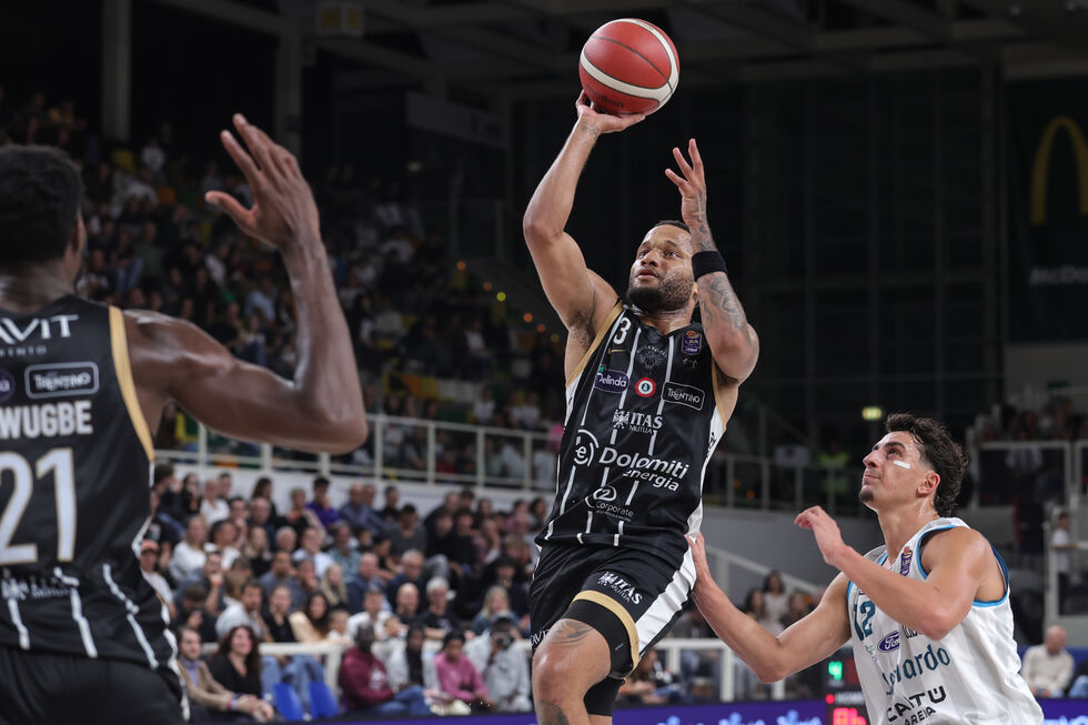 Eurocup: colpo della Dolomiti Energia Trentino, espugnato il campo del Buducnost VOLI Podgorica con Jones protagonista (96-107)