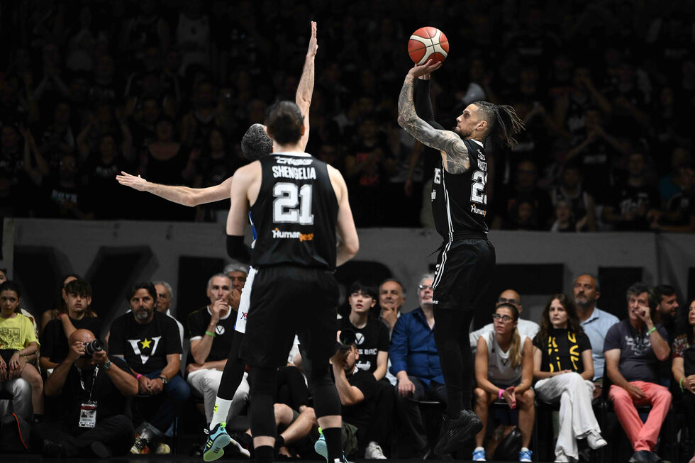 Conclusa Gara 2 delle LBA Finals Unipol 2025 tra Bologna e Brescia: la Virtus Segafredo vince 75-65 e vola sul 2-0 nella serie!