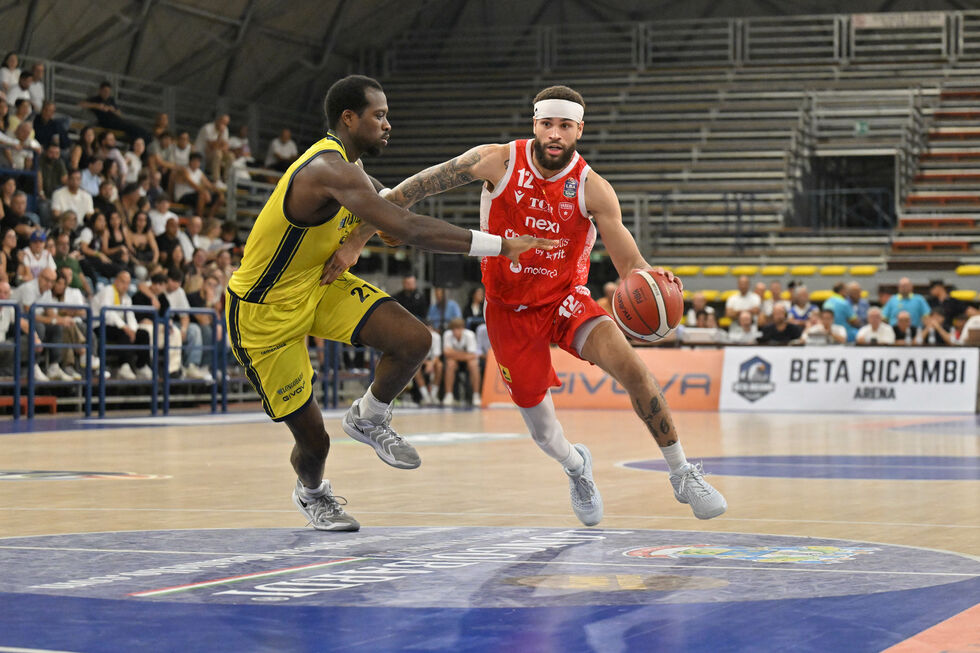 L'Openjobmetis Varese sbanca il parquet della Longobardi Scafati Basket per 77-85 trainata da un super Hale