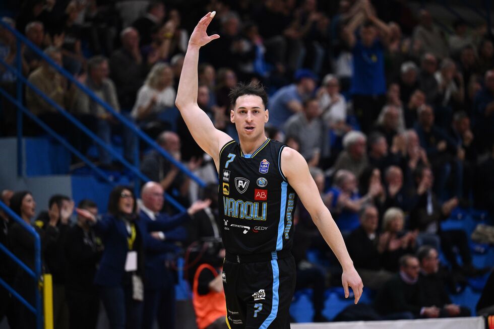 Vanoli Basket Cremona, Davide Casarin verrà rivalutato entro 15 giorni per un trauma d'iperestensione del ginocchio sinistro 