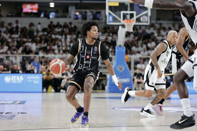 Trentino thắng đậm Bologna 102-85, dẫn trước 2-1 nhờ Steward và Battle