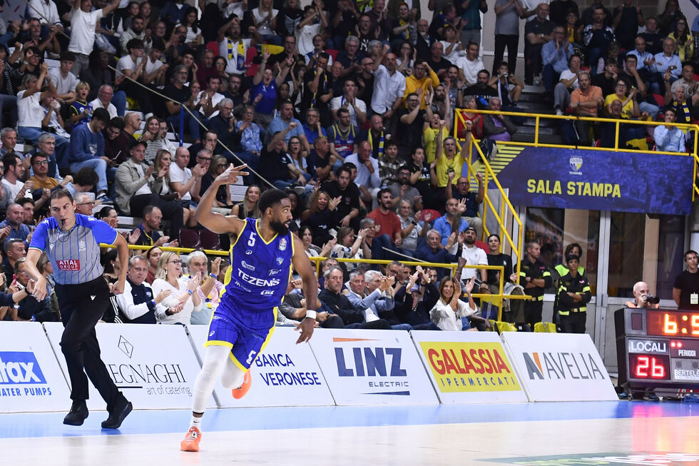 Tezenis Verona, Massinburg e la vittoria contro Milano: "Ha dimostrato che possiamo competere ad alti livelli"