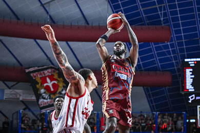 Trực tiếp tennis và bóng rổ: Pallacanestro Trieste đối đầu Umana Reyer Venezia