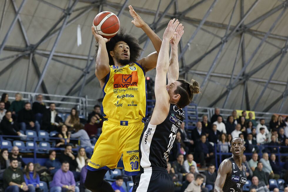 Givova Scafati, il 44 di valutazione di Stewart contro Trento è il dato in assoluto più alto in stagione