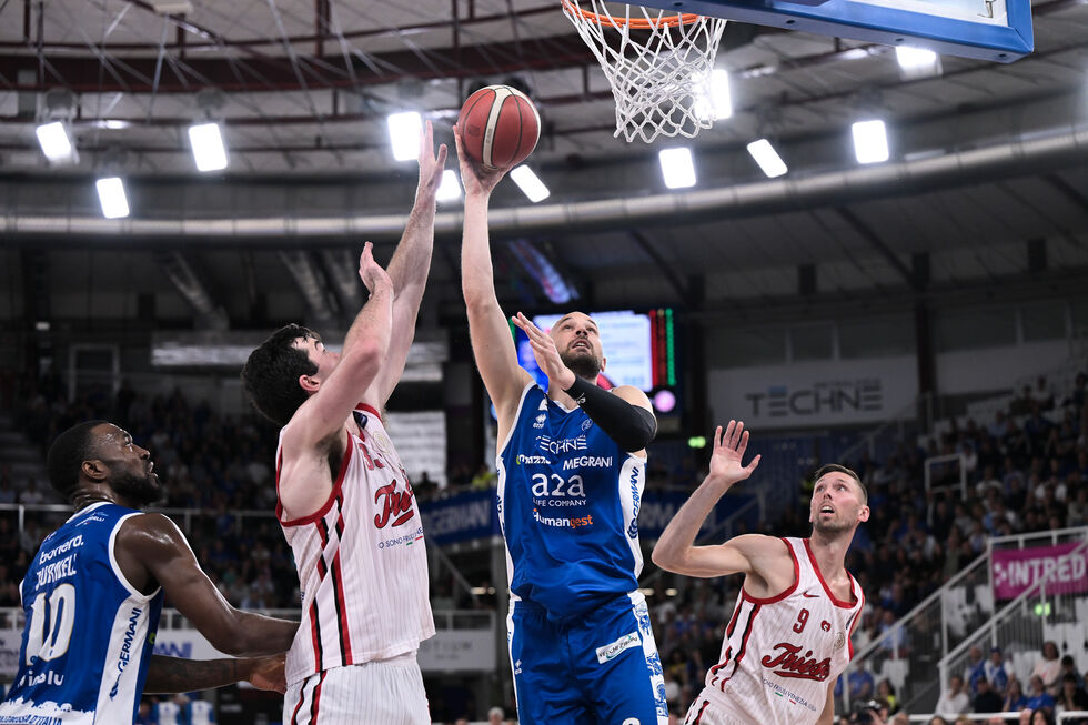 La Germani Brescia piega 90-82 in Gara 2 la Pallacanestro Trieste guidata da Bilan e Rivers, serie sull'1-1