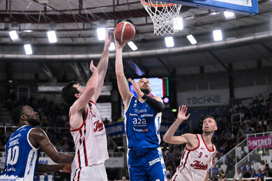 Brescia thắng Trieste 90-82 ở Gara 2, cân bằng tỷ số serie 1-1