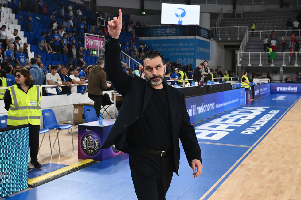 Germani Brescia, il punto di coach Magro: "È giusto festeggiare tutti insieme per quello che è stato fatto. Ci sarà poi il tempo per cercare di rilanciare"