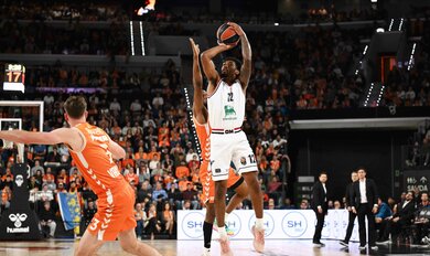 EA7 Emporio Armani Milano thua ngược đáng tiếc trước Valencia Basket tại EuroLeague