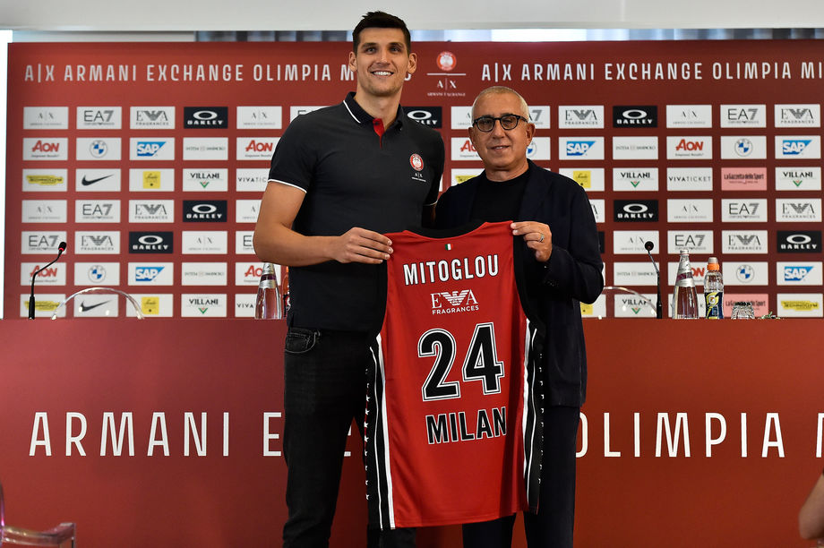 Dinos Mitoglou: 'La maglia Olimpia è pesante, il mio ruolo è aiutare la squadra a vincere'