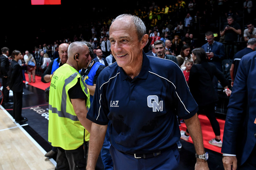 Ettore Messina conquista la terza Supercoppa della sua carriera dopo i trionfi nel 2002 e nel 2020